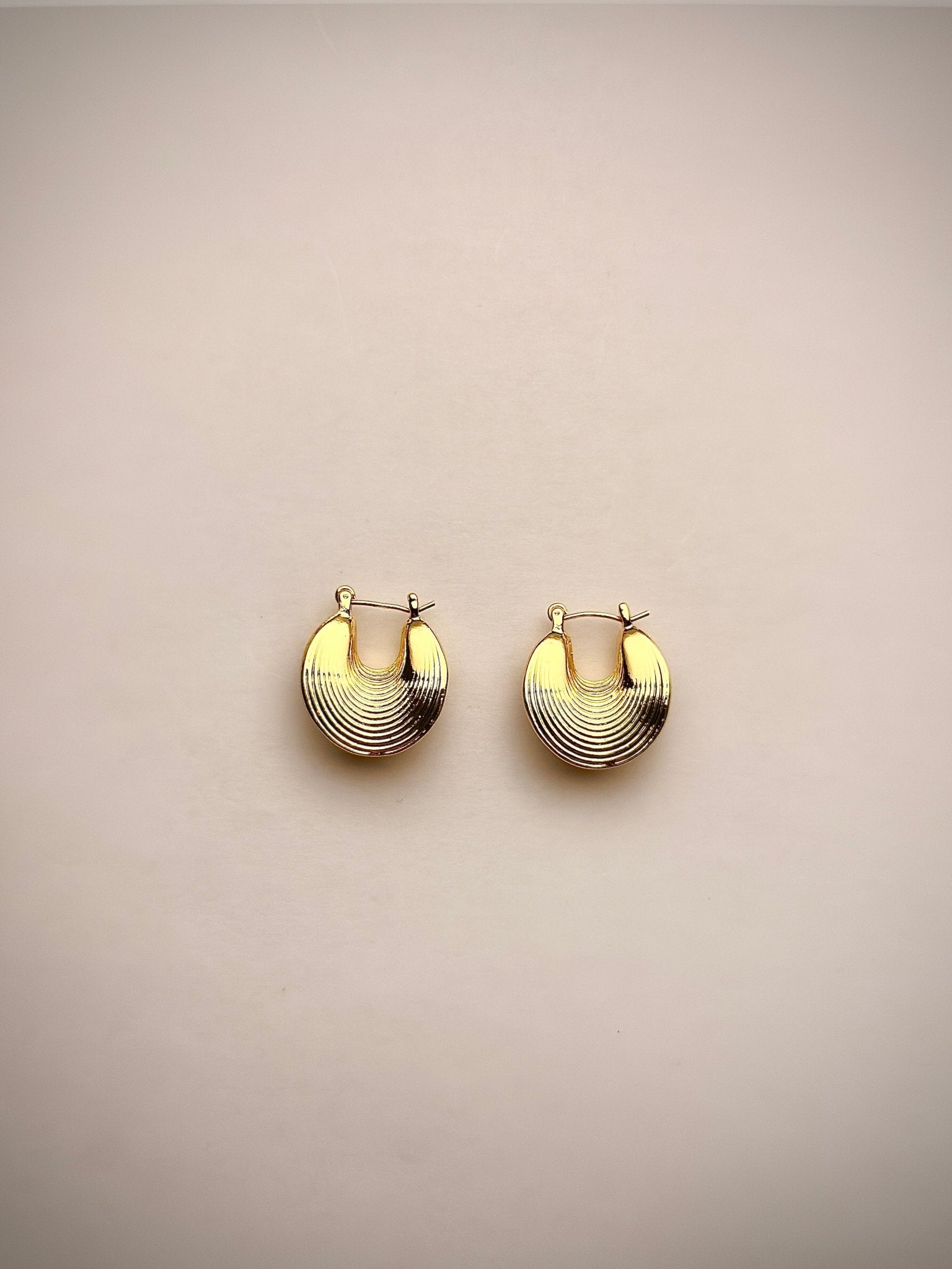 Lined Curl Earrings - lake&krewe